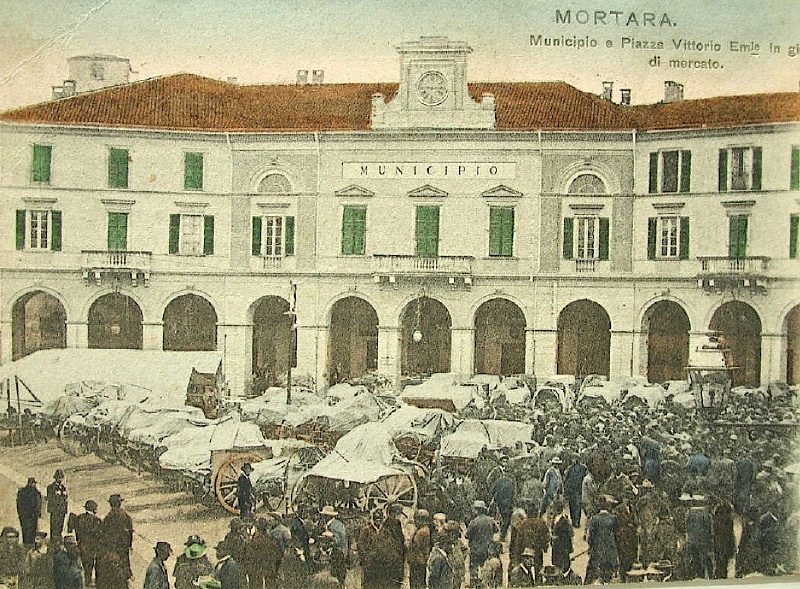 1946 Municipio  e mercato a colori.jpg